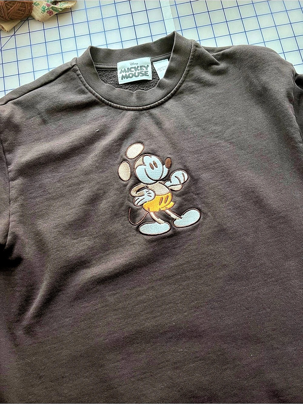 Disney Mickey Mouse Embroidered Brown Crewneck Sweatshirt Size Medium